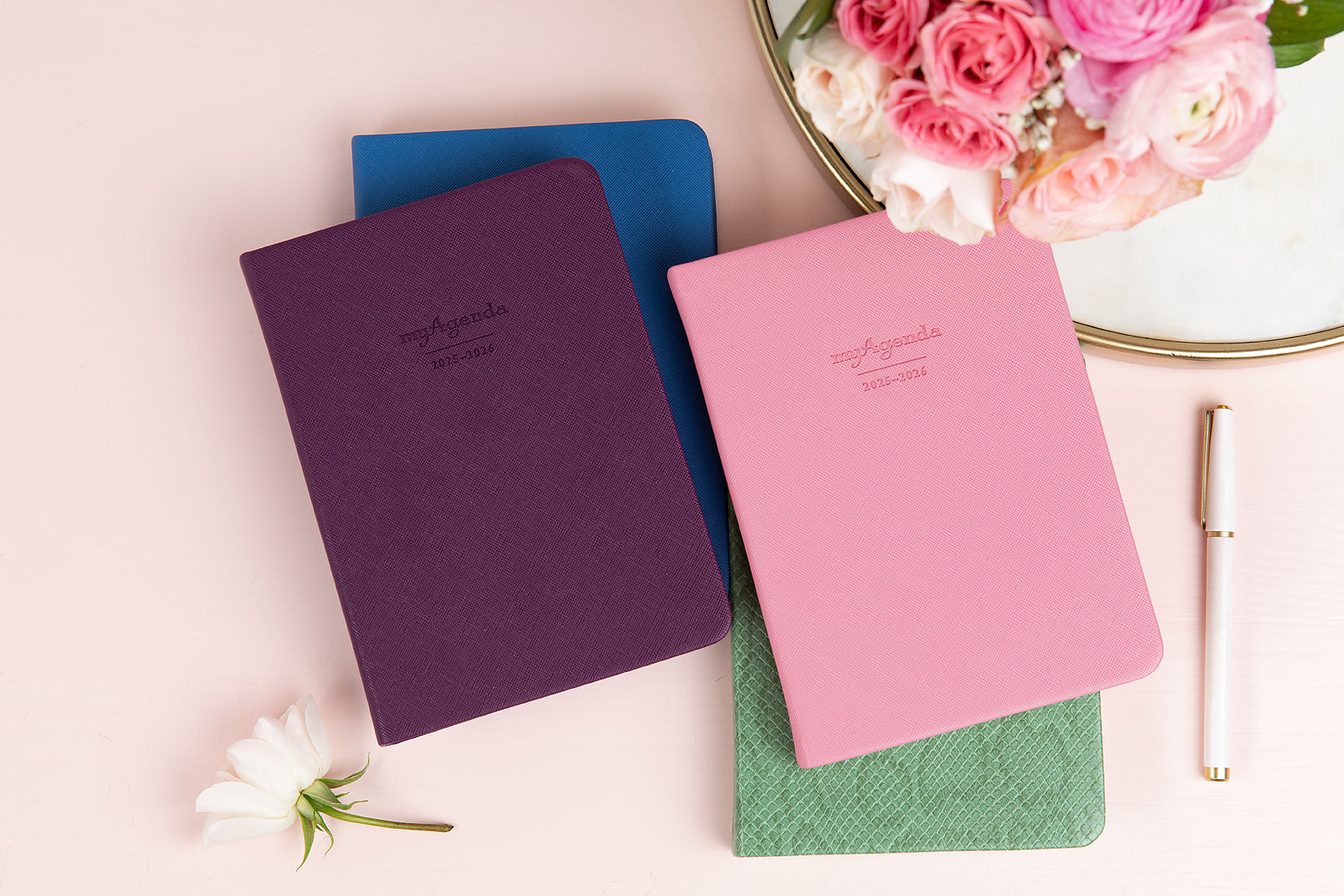 Amanda’s Favorites Reviews the 2025 momAgenda Planners: A Must-Watch for Moms