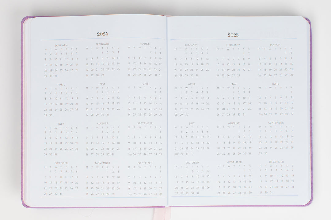 momAgenda Desktop 2024-25 Planner