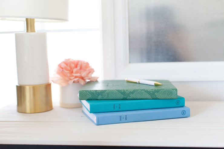 SALE! 2023 momAgenda Desktop | Luxury Day Planner | mom Planner | Family Planner | Agenda  (Runs through December 2023)
